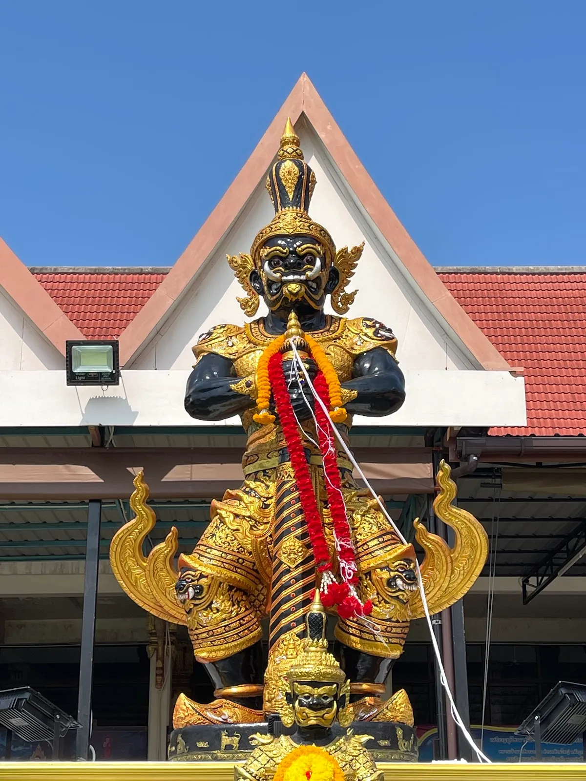 ท้าวเวสสุวรรณโณองค์ใหญ่ ยักษ์วัดทุ่ง