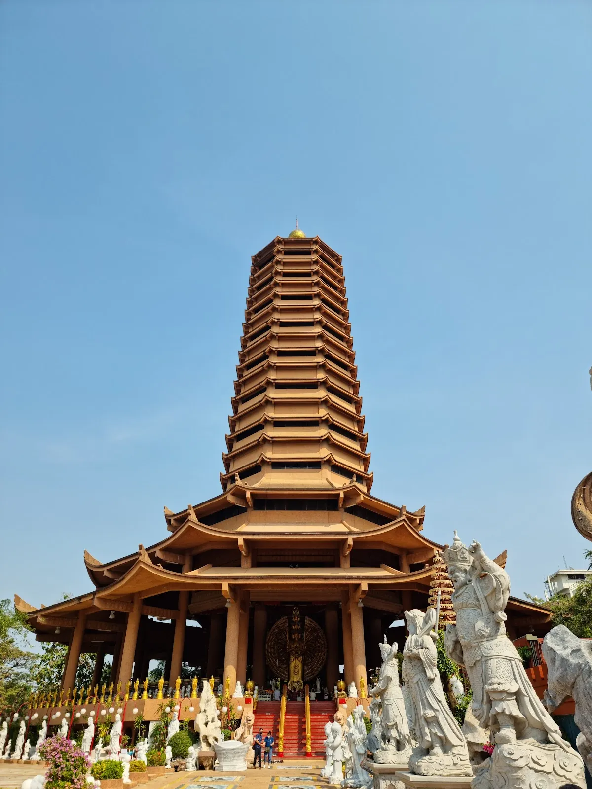 ตำหนักพระแม่กวนอิม มหาโพธิสัตว์อวโลกิเตศวร (โชคชัย 4)