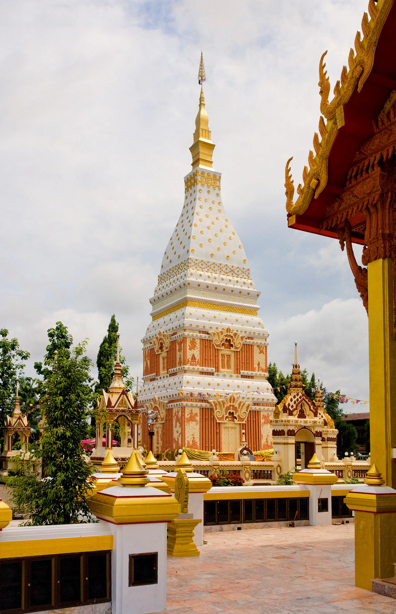 วัดพระธาตุเรณู