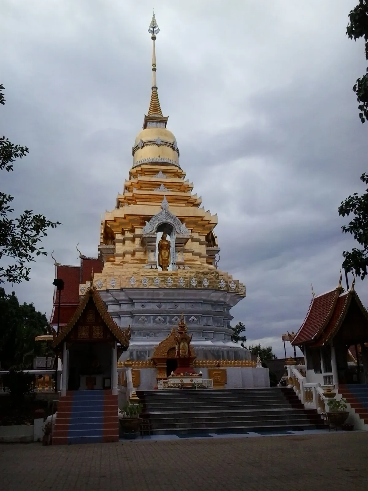 วัดพระธาตุดอยสะเก็ด