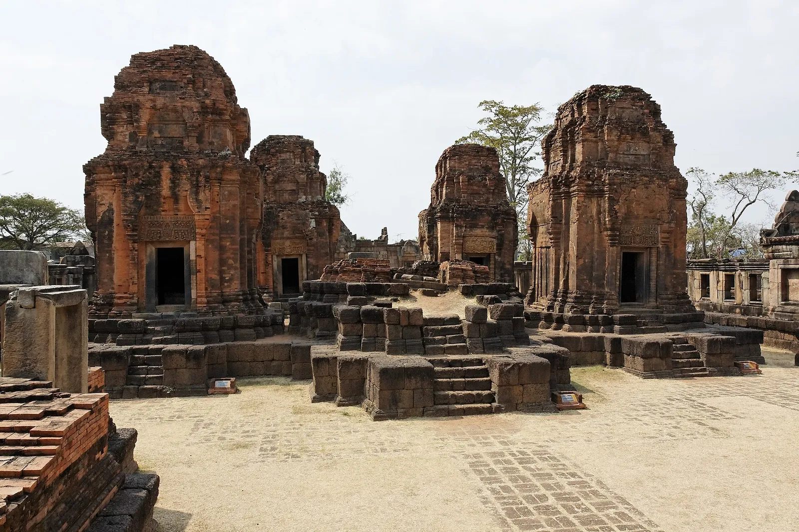 ปราสาทหินเมืองต่ำ
