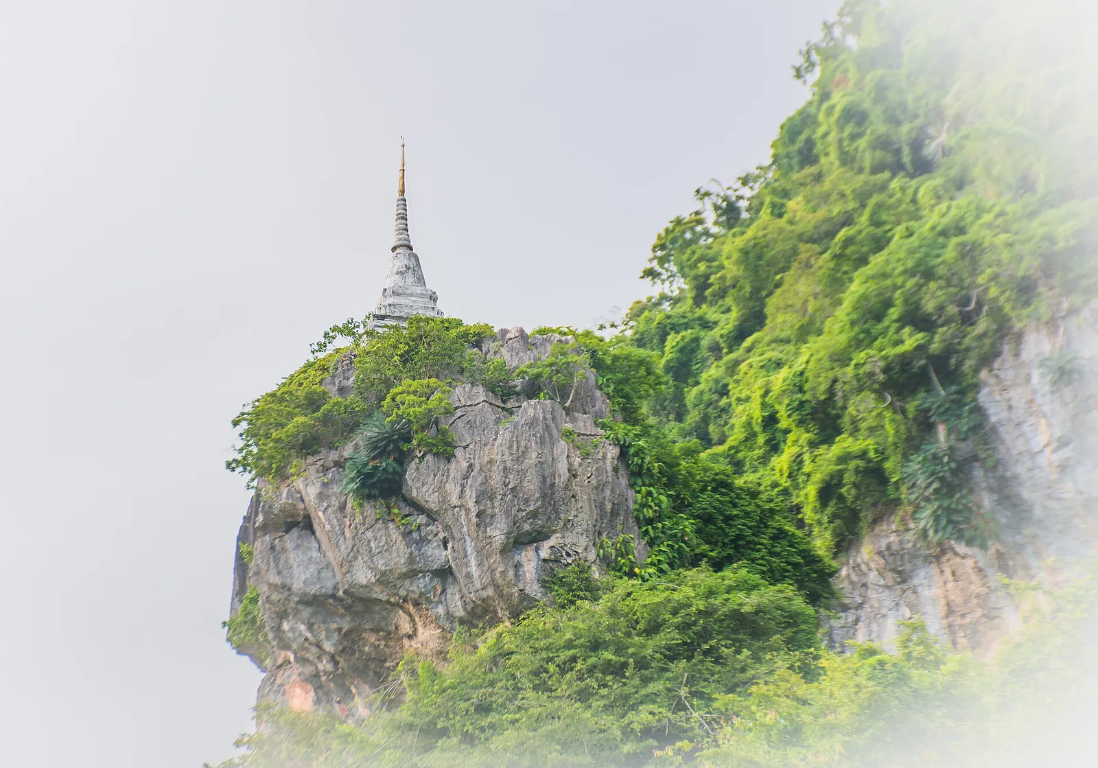 วัดเขาแดงตะวันออก